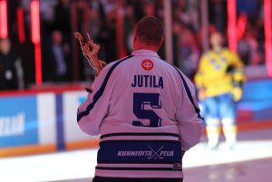 Ministeri myönsi Leijonat-legendoille upeita kunnianosoituksia – palkittujen joukossa Jutila, Aravirta, Jortikka… is_jutilatimo20141107e1