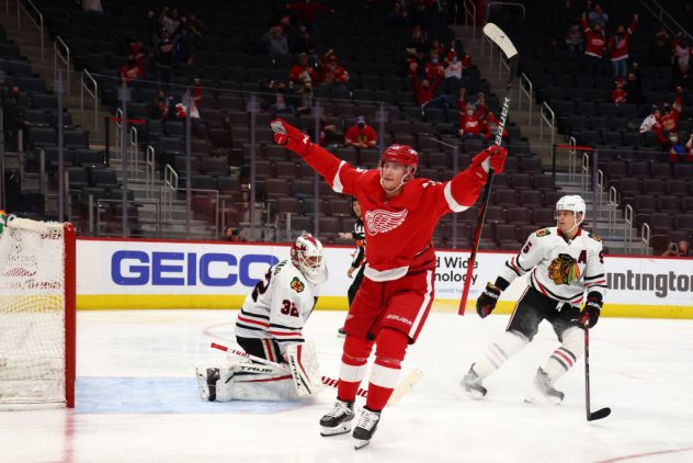 Chicago Blackhawks v Detroit Red Wings