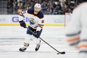 Suomalaisjärkäleelle karuja uutisia: Heivattiin siirtolistalle NHL:ssä Edmonton Oilers v Seattle Kraken