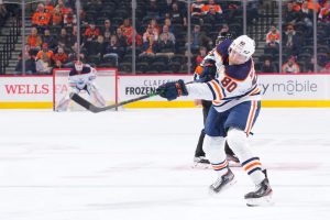 The Athletic: Suomalaisjätti aiotaan kutsua NHL:ään! Edmonton Oilers v Philadelphia Flyers