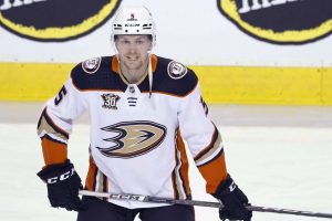 NHL-seurat vaihtokaupoilla – suomalaispuolustajan joukkue vaihtuu! aop_vaakanainenurho20241206