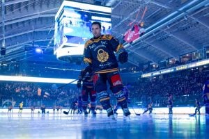 Lukko kukkoilee somessa! Irvailee armotta ässälegendalle aop_raumanlukko20250228