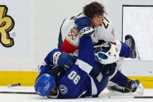 NHL-harjoitusottelu lähti käsistä – Anton Lundell telottiin aop_luostarinenmoser20251003