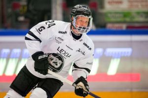18-vuotias hyökkääjälupaus sai pelikieltoa heti Liiga-debyytissään – katso tilanne aop_virtanenjeremi20251013
