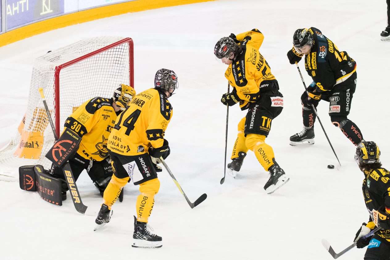SM-finalistit kohtasivat jännitysnäytelmässä - Raimo Helmisen SaiPa ...