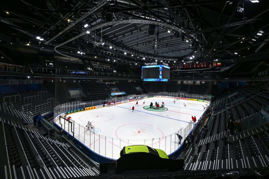 MM-kisat 2026: B-lohkon ottelut ja kaksi puolivälierää pelattiin Fribourgissa BCF Arenalla.